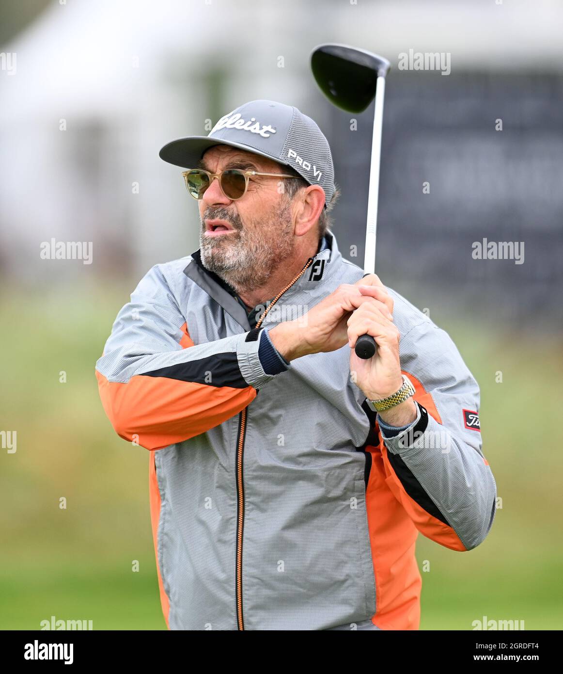 Huey Lewis on the first tee during day two of the Alfred Dunhill Links Championship at Carnoustie. Picture date: Friday October 1, 2021. Stock Photo