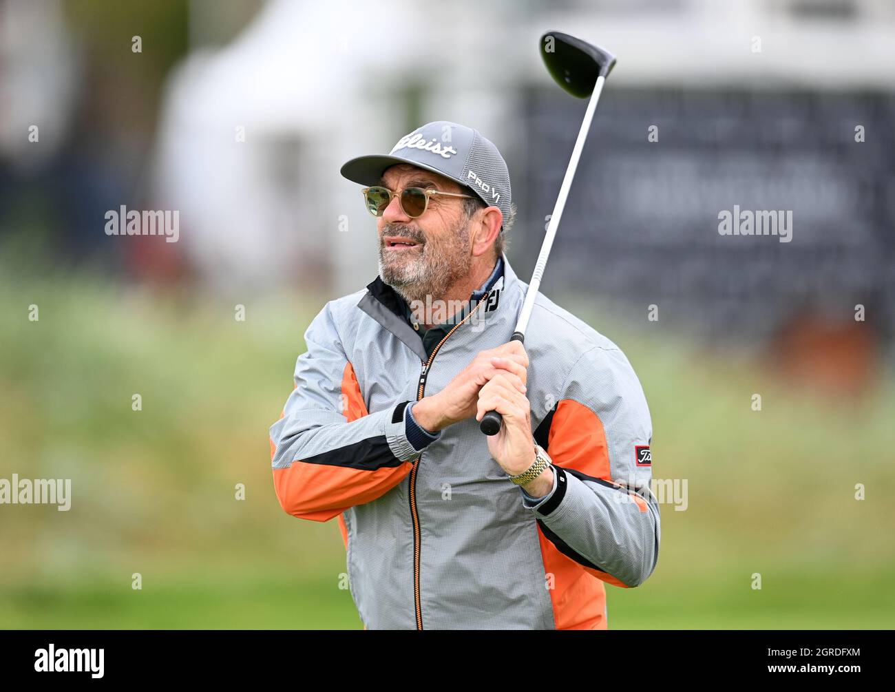 Huey Lewis on the first tee during day two of the Alfred Dunhill Links Championship at Carnoustie. Picture date: Friday October 1, 2021. Stock Photo