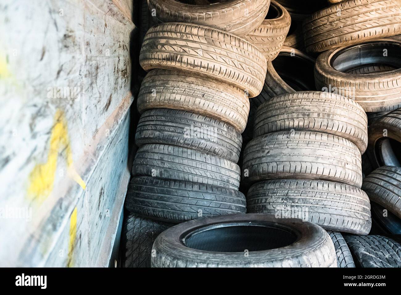 Rubber Tires Pollute The Air In Cities, They Are Retired To Be Recycled
