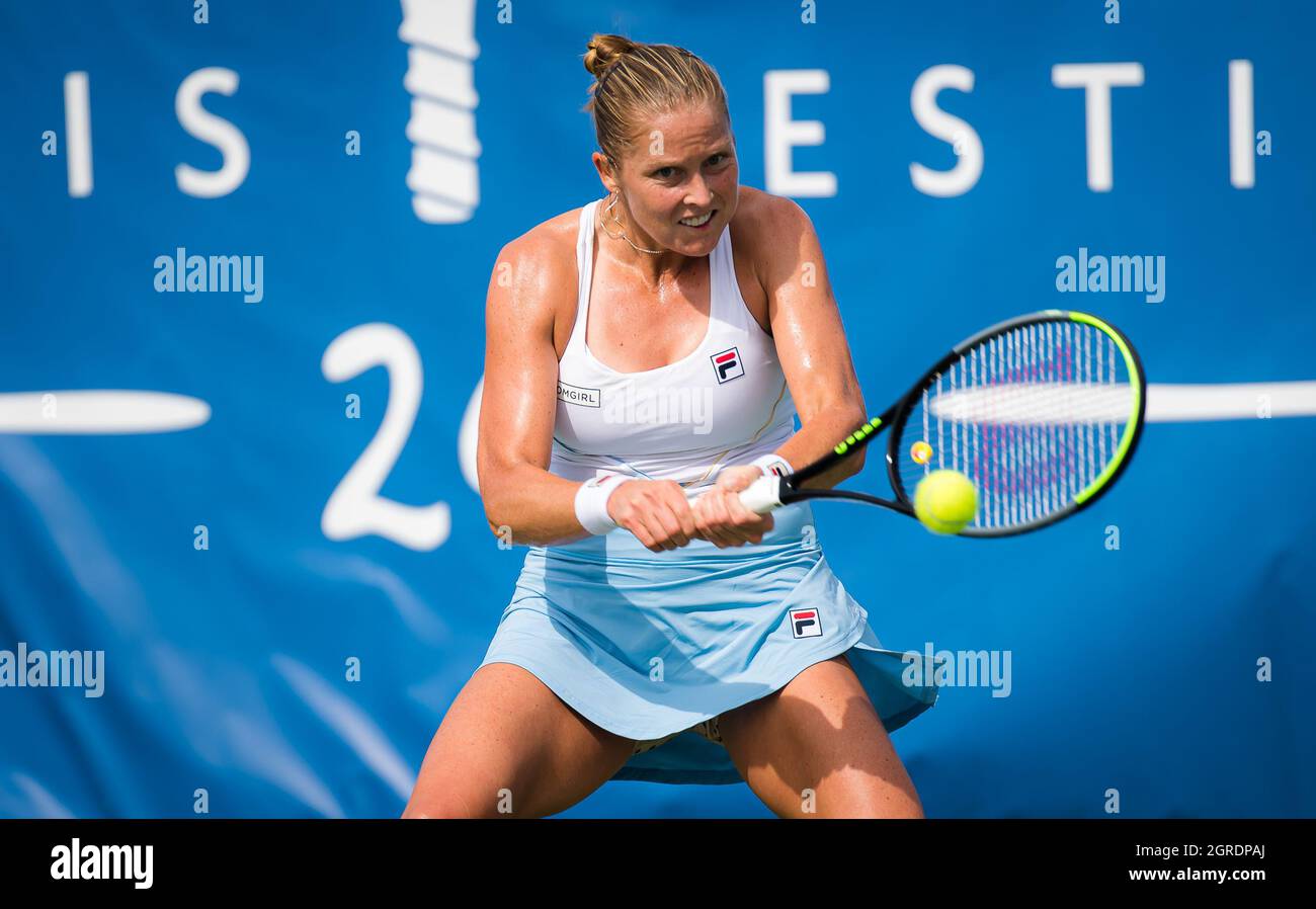 Chicago, USA. 30th Sep, 2021. Shelby Rogers of the United States in action  during the third round of the 2021 Chicago Fall Tennis Classic WTA 500  tennis tournament against Mai Hontama of