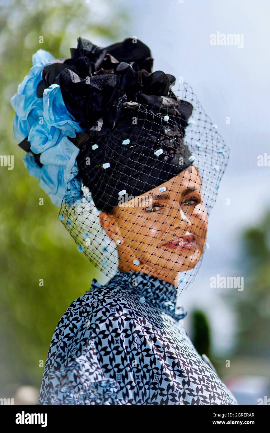 Ladies day ascot hat with veil hi-res stock photography and images - Alamy