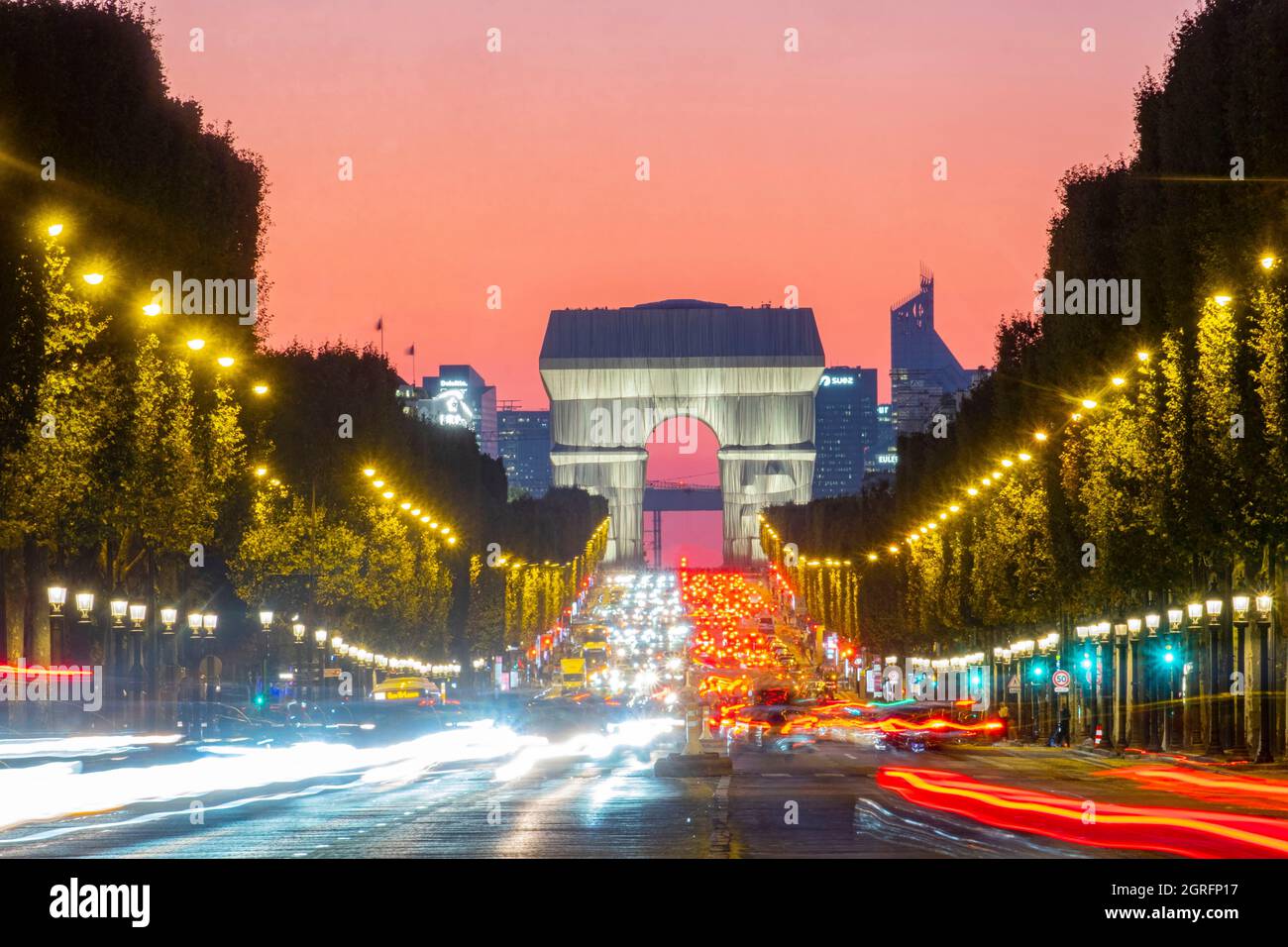 France, Paris, Champs-Elysees and Arc de Triomphe wrapped by Jeanne-Claude and Christo, September 18 to October 3, 2021 Stock Photo