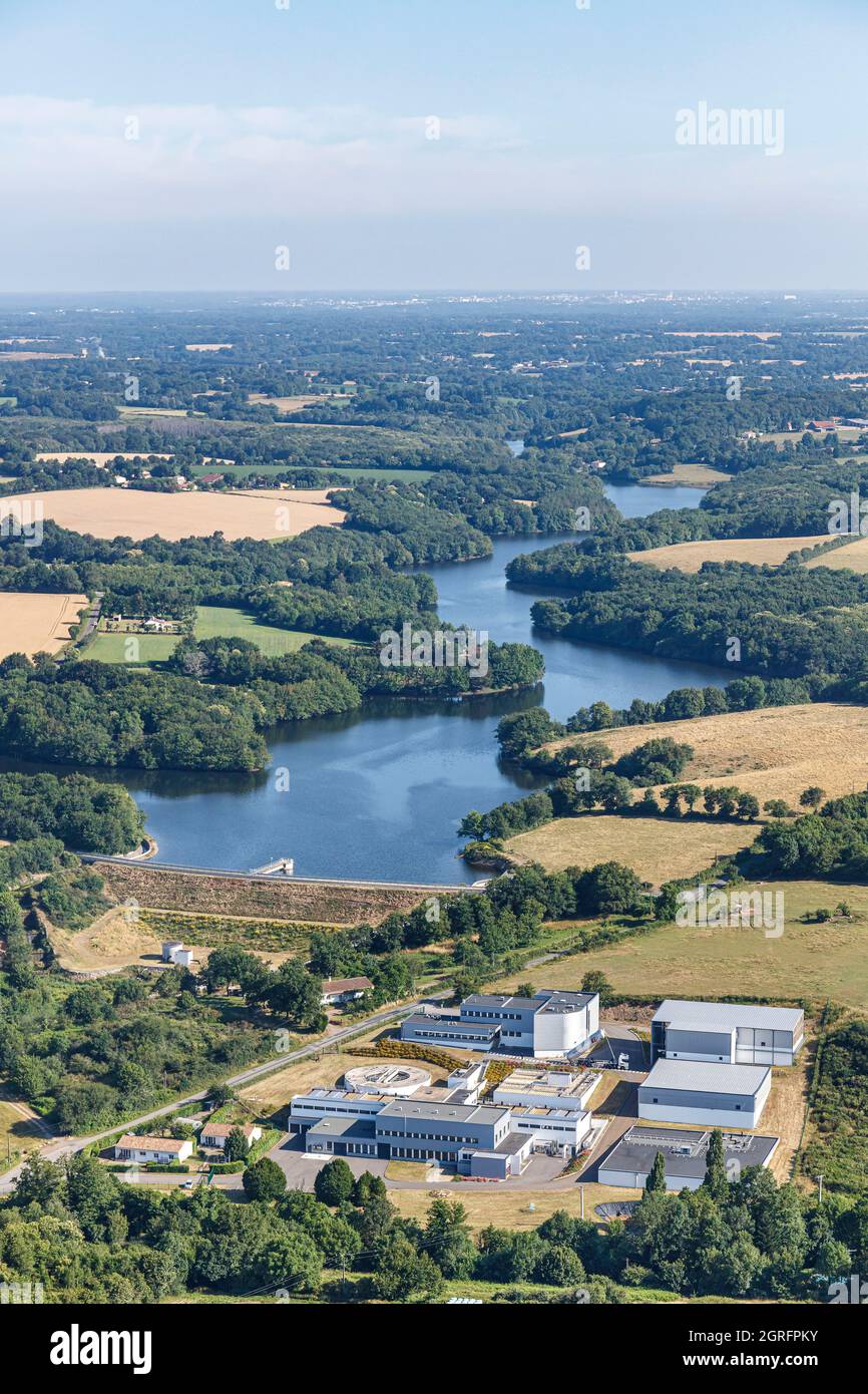France, Vendee, St Vincent sur Graon, the lake and the water treatment plant (aerial view) Stock Photo