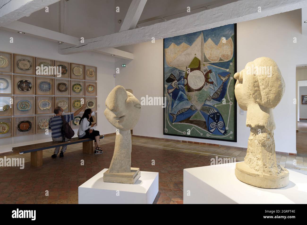 France, Alpes Maritimes, Antibes, old town, Picasso Museum, permanent exhibition of works by Pablo Picasso, sculpture of a lady's head with chignon and lady's head with big eyes Stock Photo