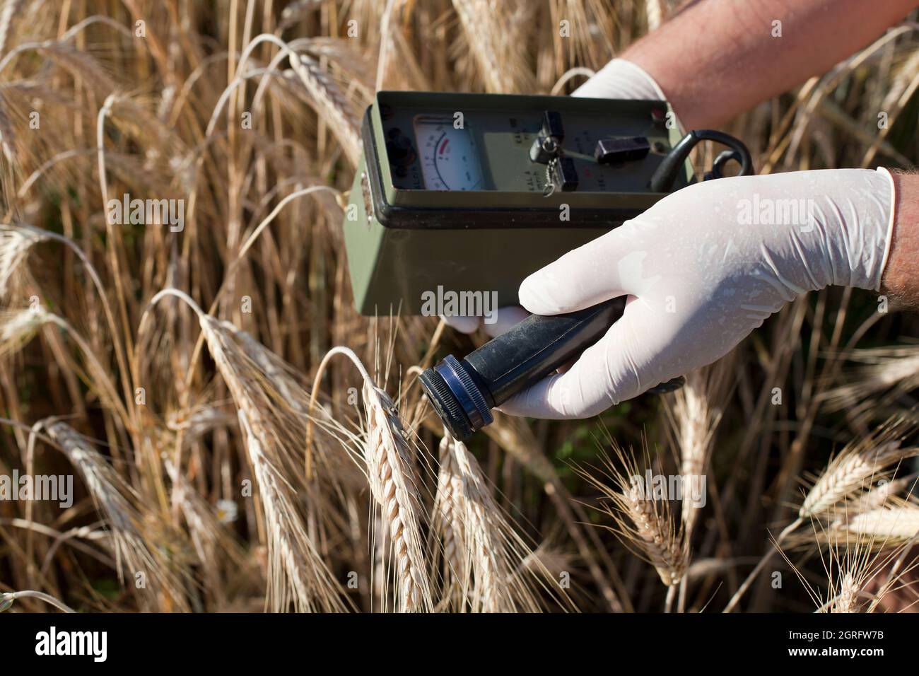 Man holding geiger counter hires stock photography and images Alamy