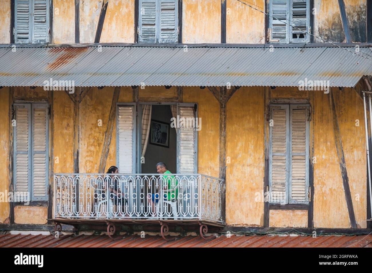 France, French Guiana, Cayenne, couple having lunch on a balcony of a
