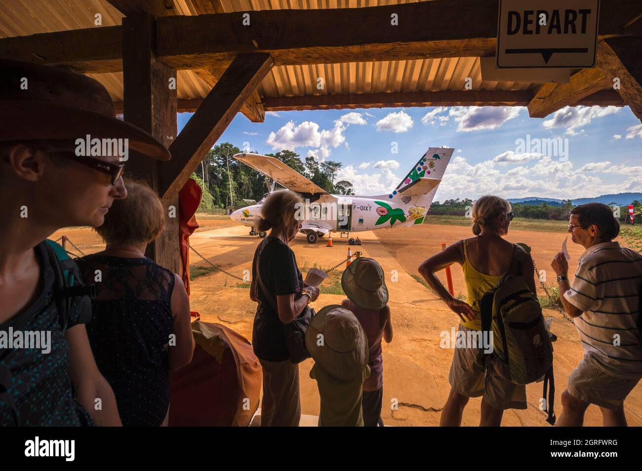 France, French Guiana, Saül, Parc Amazonien de Guyane, arrival of the Air Guyane Twin Otter at the aerodrome Stock Photo