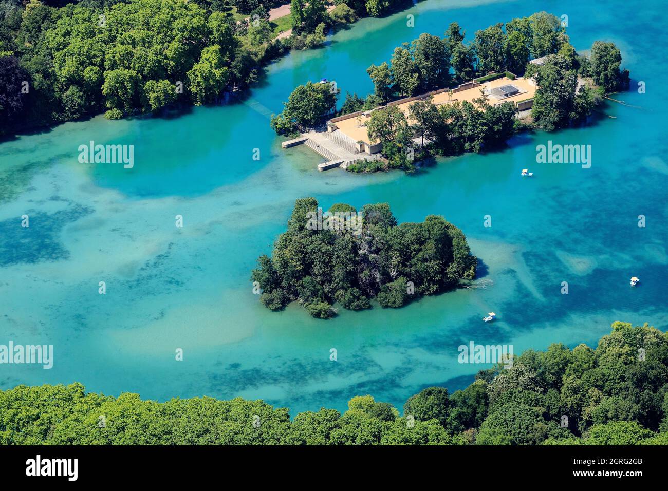 France, Rhone, Lyon, 6th arrondissement, les Brotteaux district, Tete d'Or park, Souvenir island on the Tete d'Or lake (aerial view) Stock Photo