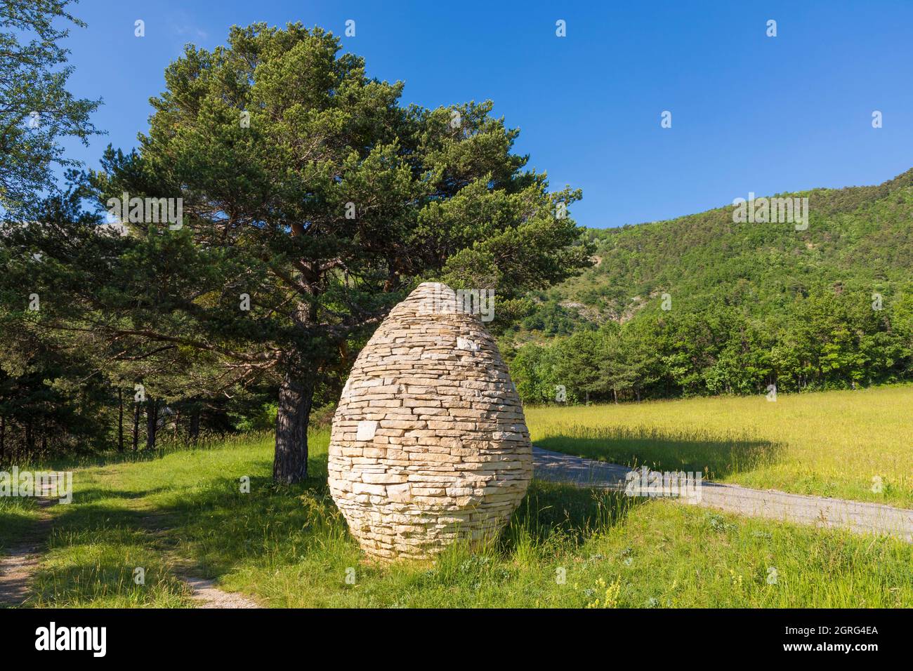 France, Alpes-de-Haute-Provence, Geological Nature Reserve of Haute Provence, Asse valley, Tartonne, Sentinelle, dry stone cairn, artwork by land art artist Andy Goldsworthy Stock Photo