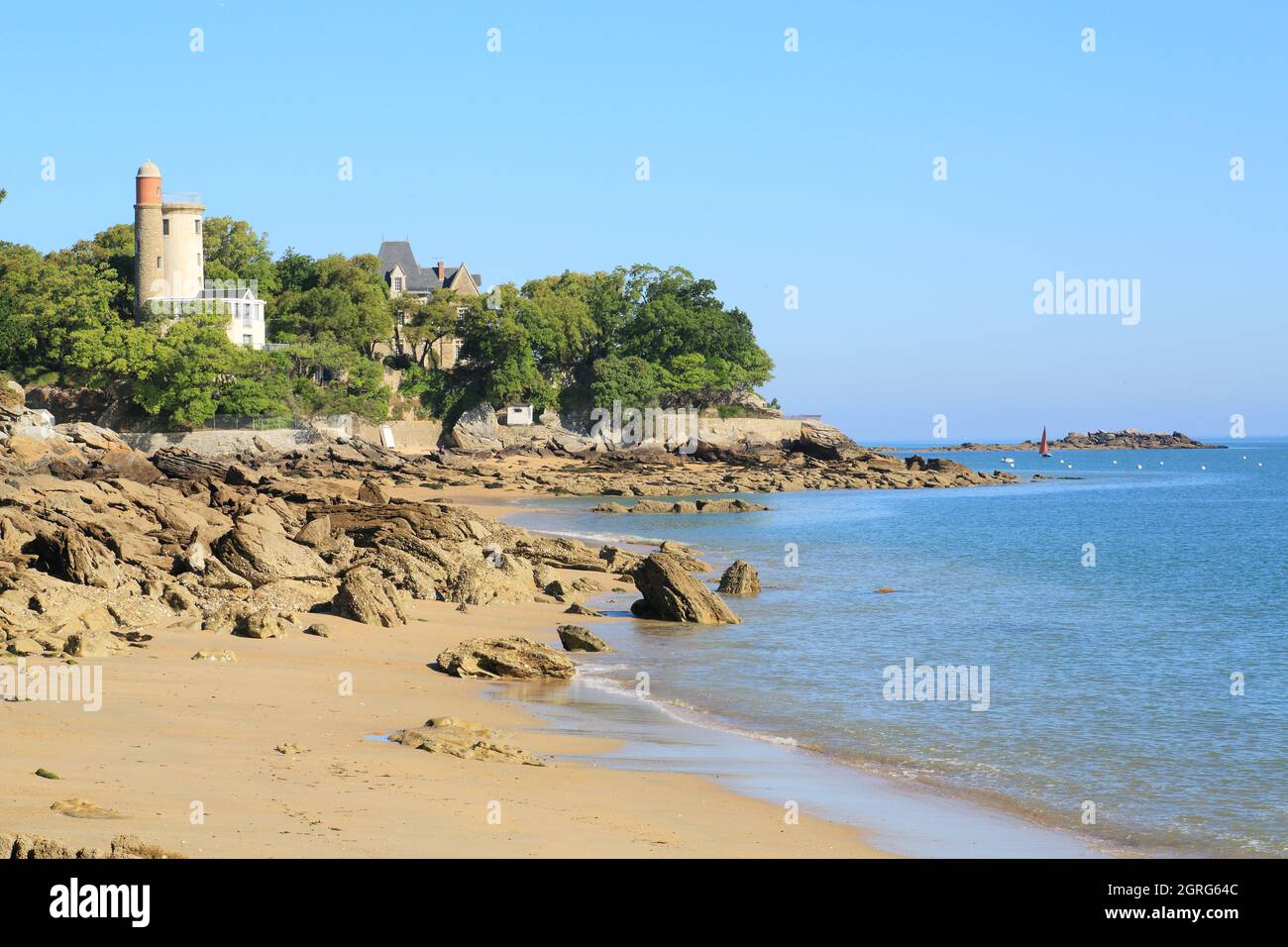 France, Vendee, Noirmoutier island, Noirmoutier en l'ile, Anse Rouge beach and the Plantier Tower Stock Photo