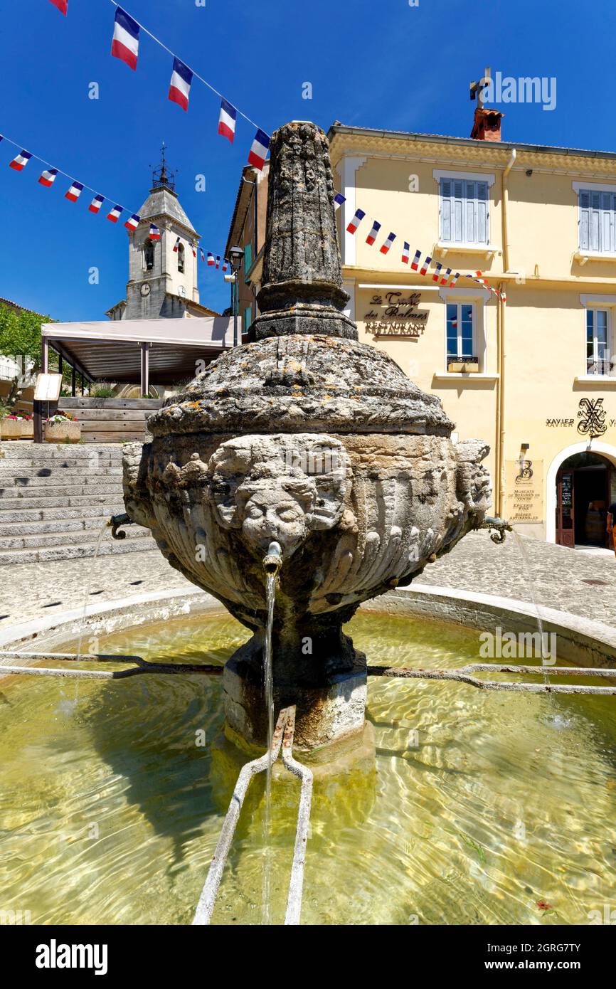 France, Vaucluse, Beaumes de Venise, Fountain and parish church Stock Photo