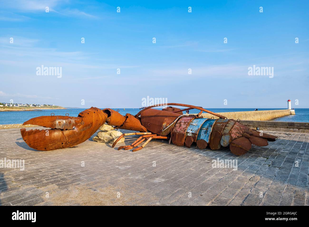 France, Finistere, Audierne, the Raoulic breakwater, sculpture of a giant lobster by the artist Marc Morvan in favor of the reuse of materials Stock Photo