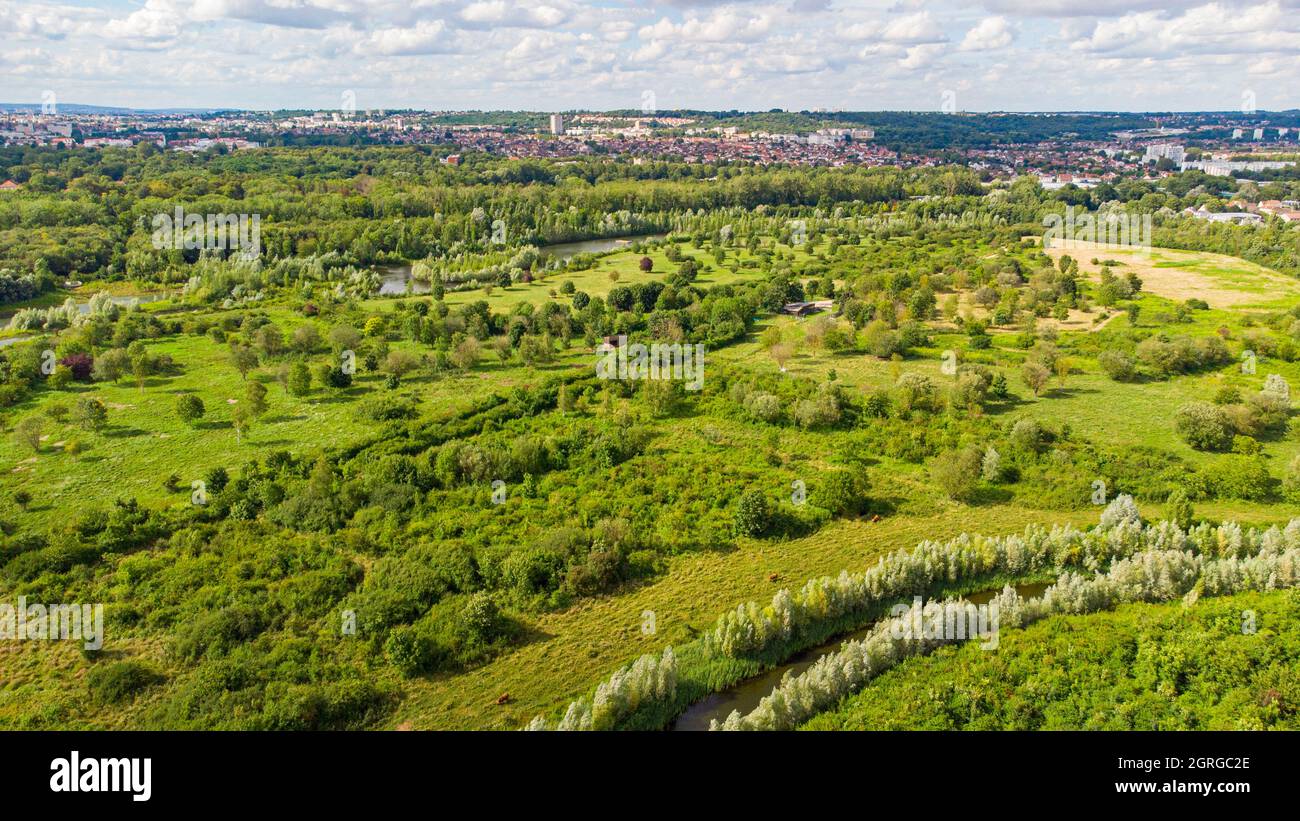 France, Seine Saint Denis, Neuilly sur Marne, departmental park of Haute Ile (aerial view) Stock Photo