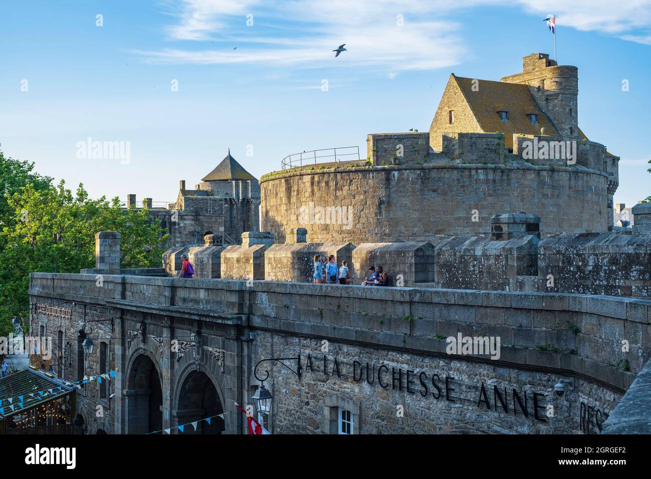 France, Ille-et-Vilaine, Saint-Malo intra-muros, the castle of Saint-Malo (15th century) houses the town hall and the Museum of the History of the City and the Malouin Country Stock Photo
