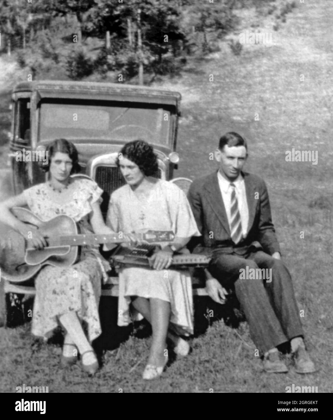 CARTER FAMILY American folk music group about 1927. From left: Maybelle, Sara, Alvin Stock Photo