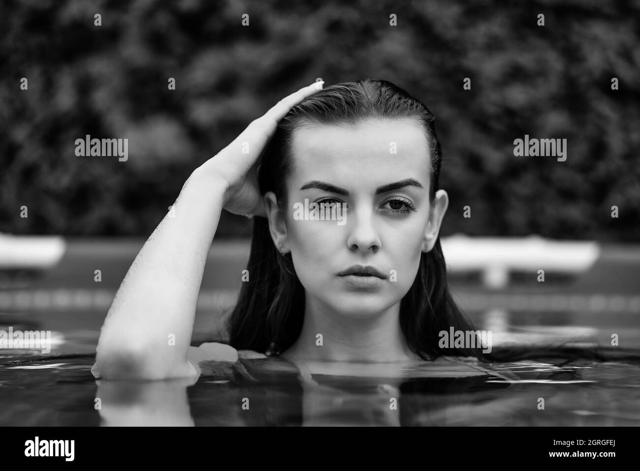 Portrait of a beautiful woman in the swimming pool Stock Photo - Alamy
