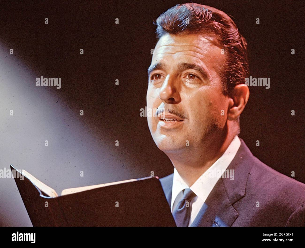 TENNESSEE ERNIE FORD (1919-1991) Promotional photo of American singer and TV host about 1958 Stock Photo