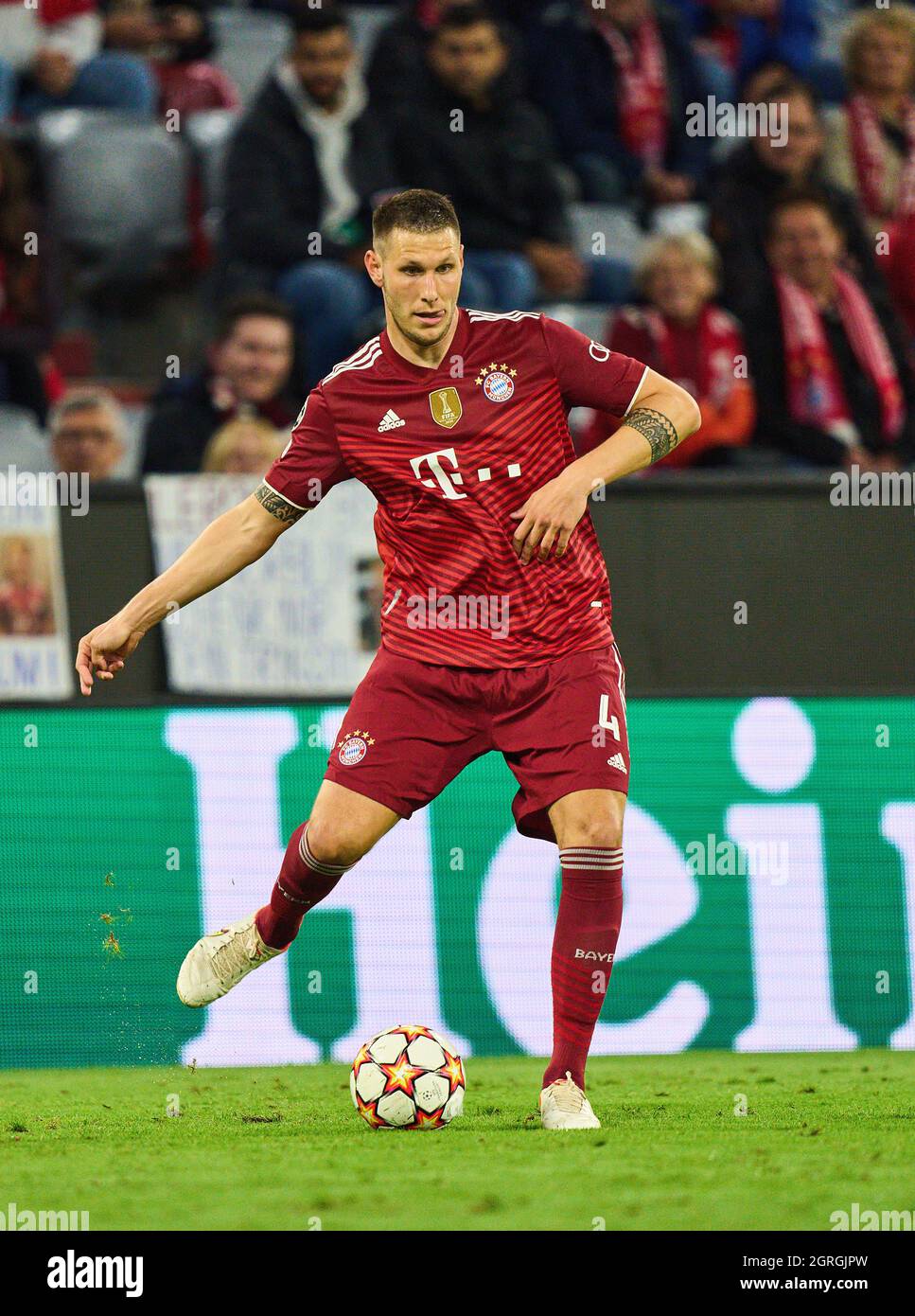 Niklas SUELE, SÜLE, FCB 4     in the match  FC BAYERN MUENCHEN - FC DYNAMO KIEW (Kyiv) 5-0 of football UEFA Champions League group stage in season 2021/2022 in Munich, September 29, 20201.   © Peter Schatz / Alamy Live News Stock Photo