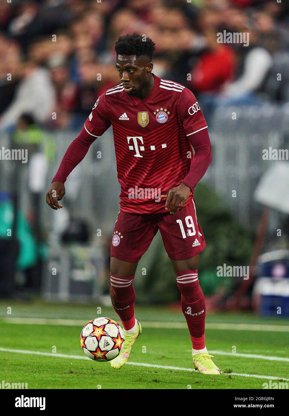 Alphonso DAVIES, FCB 19 in the match FC BAYERN MUENCHEN - FC DYNAMO KIEW  (Kyiv) 5-0