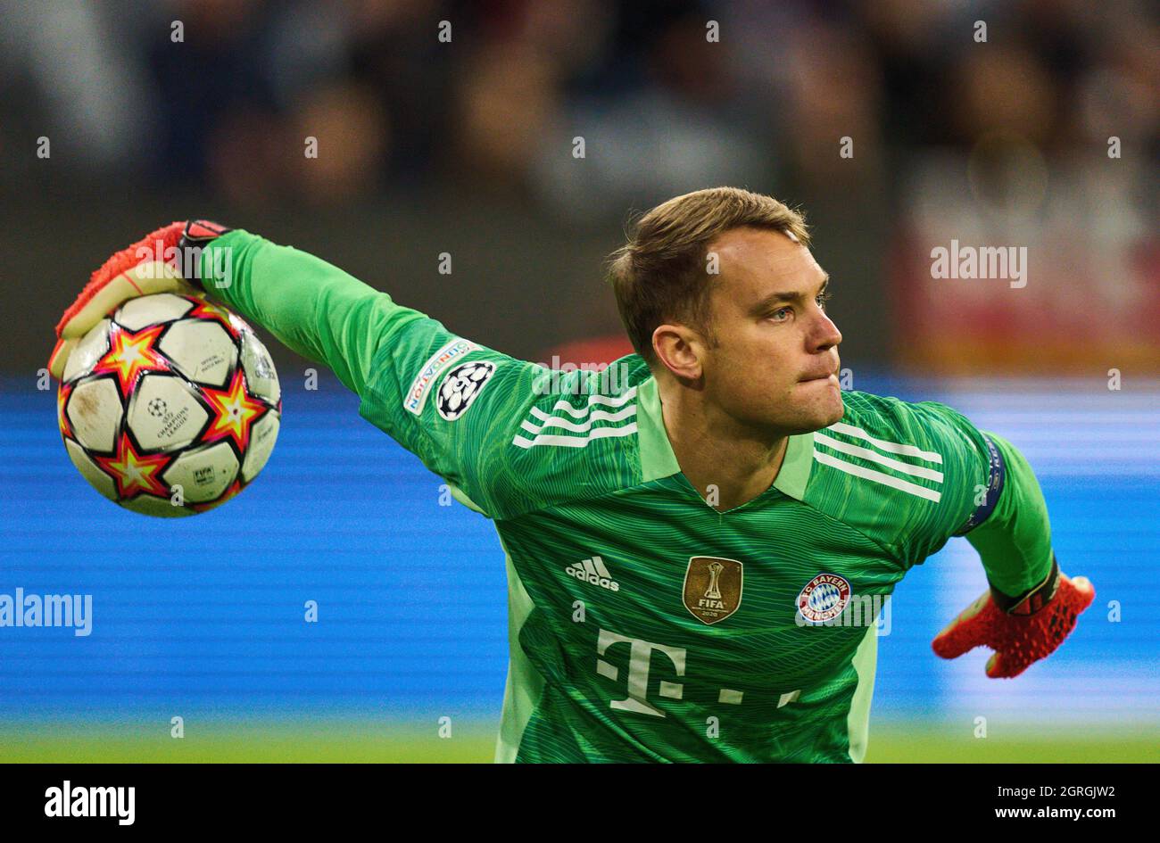 Manuel NEUER, goalkeeper FCB 1 in the match FC BAYERN MUENCHEN - FC DYNAMO  KIEW (Kyiv) 5-