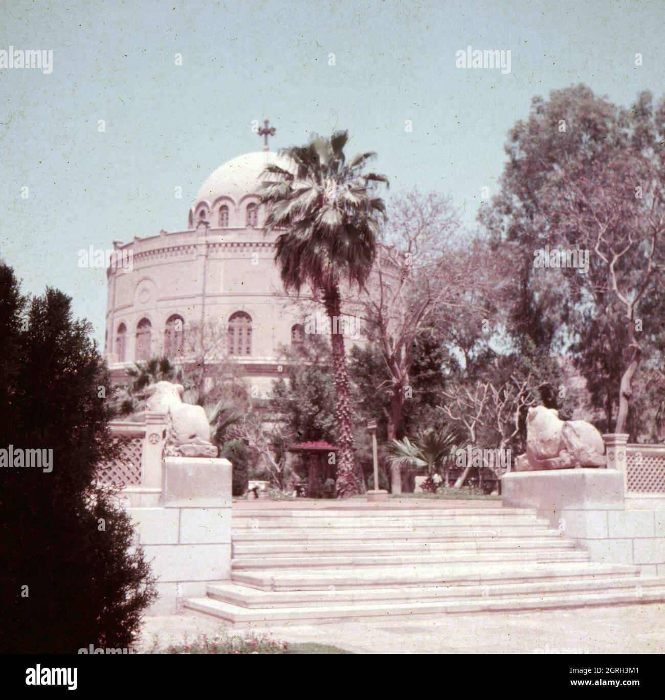 Koptische Mar Girgis Kirche in Kairo, Ägypten 1955. Coptic Mar Girgis church at Cairo, Egypt 1955. Stock Photo