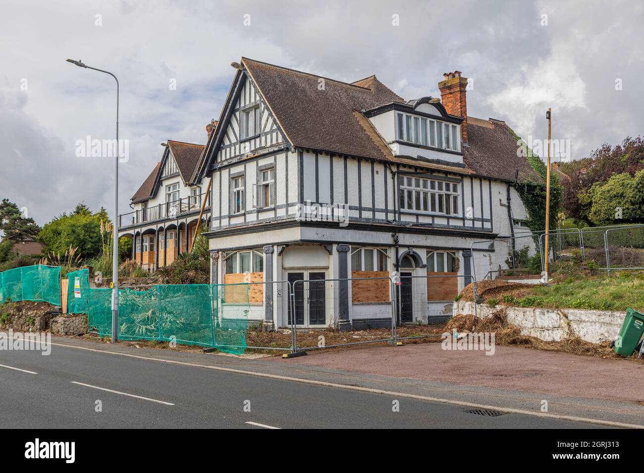 A derelict abandoned hotel on Seabrook Road, Hythe, Kent Stock Photo