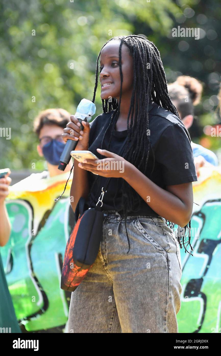 Milano, Italy. 01st Oct, 2021. Italy, Milan, october 01, 2021 : The Ugandan activist Vanessa Nakate participates at Global climate strike, students protest against climate changes. Under the motto 'Fridays For Future' Photo Credit: Matteo Biatta/Sintesi/Alamy Live News Stock Photo