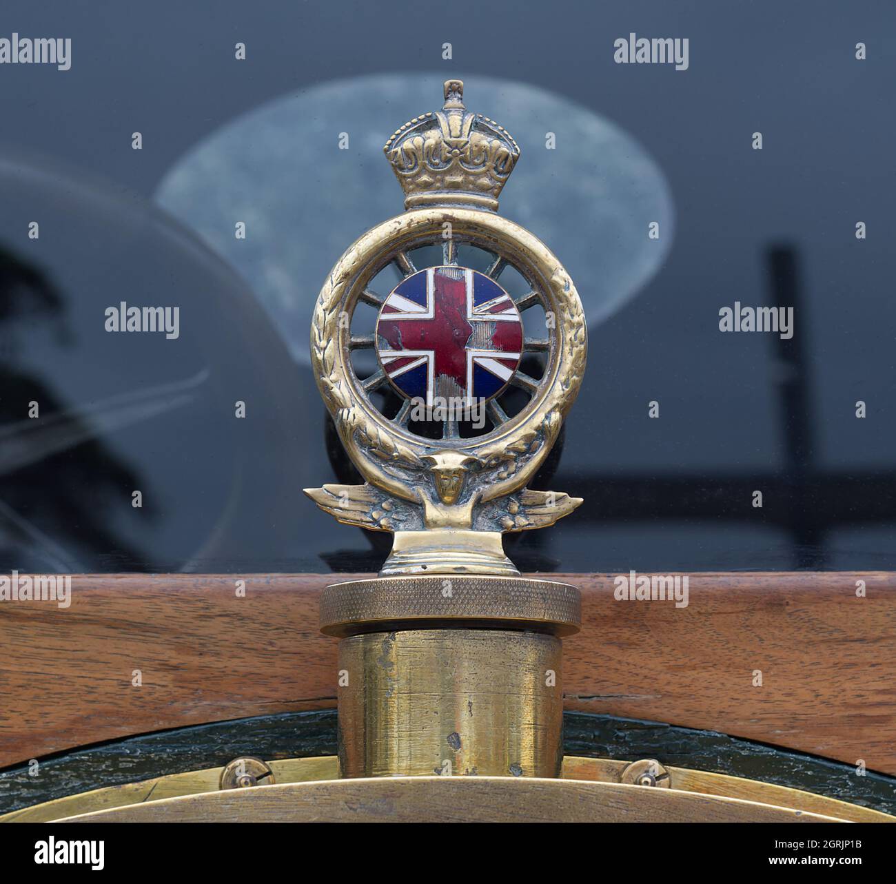 ROYALE CAR GRILL BADGE POPPY BADGE WE WILL REMEMBER THEM GREY UNION