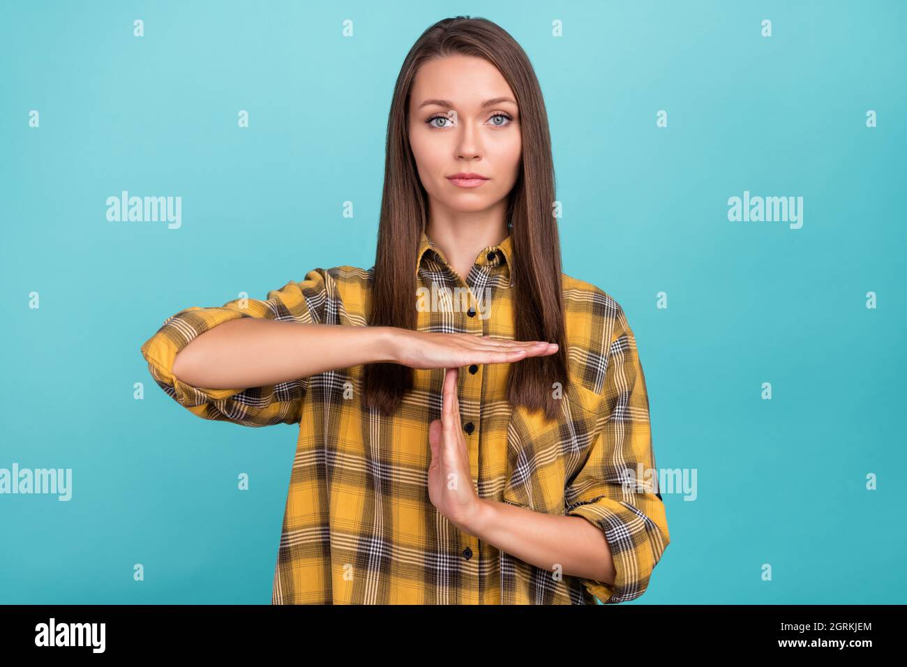 Photo of calm focused concentrated person arm palm show time out symbol isolated on blue color background Stock Photo