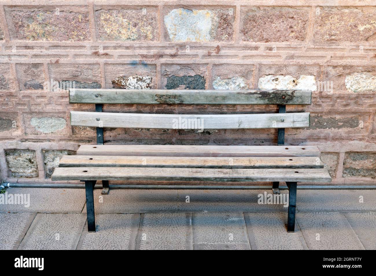Old fashioned sofa wall hi-res stock photography and images - Alamy