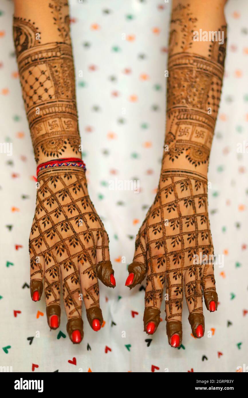 Ledy Feet and Hands in Heena for wedding in white background and isolated  hand and feet | hand design | feet design | beautiful design | nice design  Stock Photo - Alamy