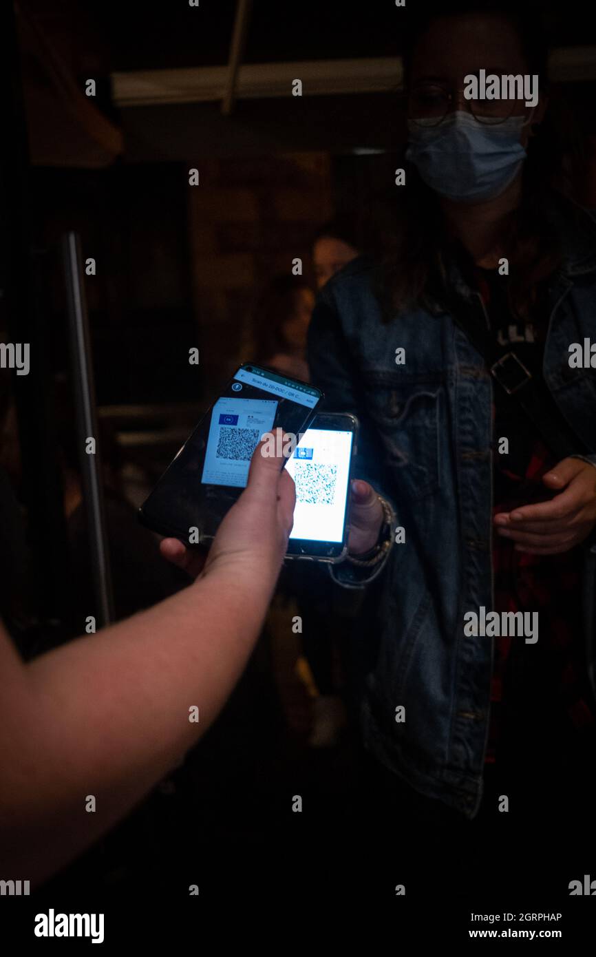 France, Brittany, Dinan on 17/09/2021. Control of the sanitary pass in