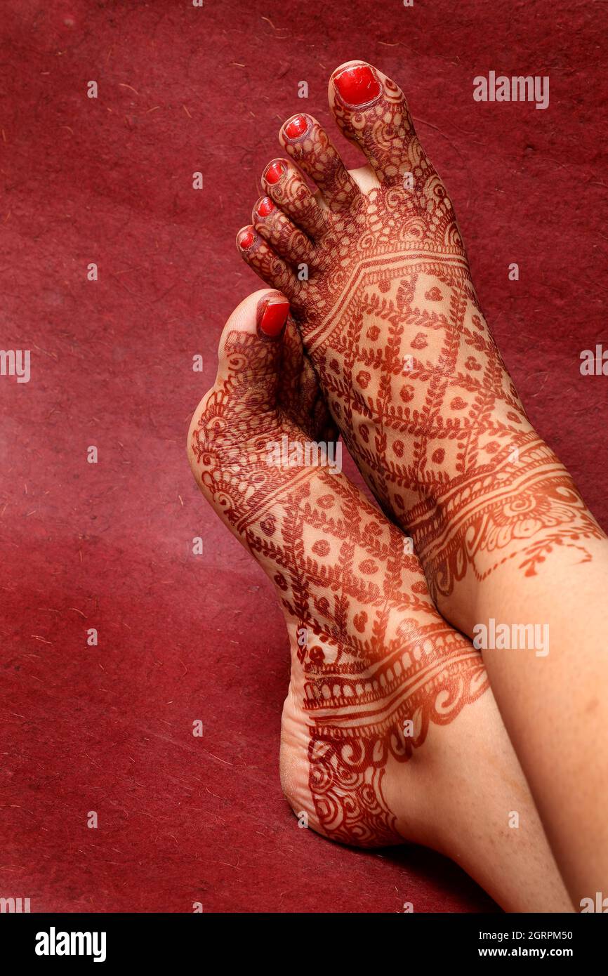 Henna design hand hi-res stock photography and images - Page 20 - Alamy