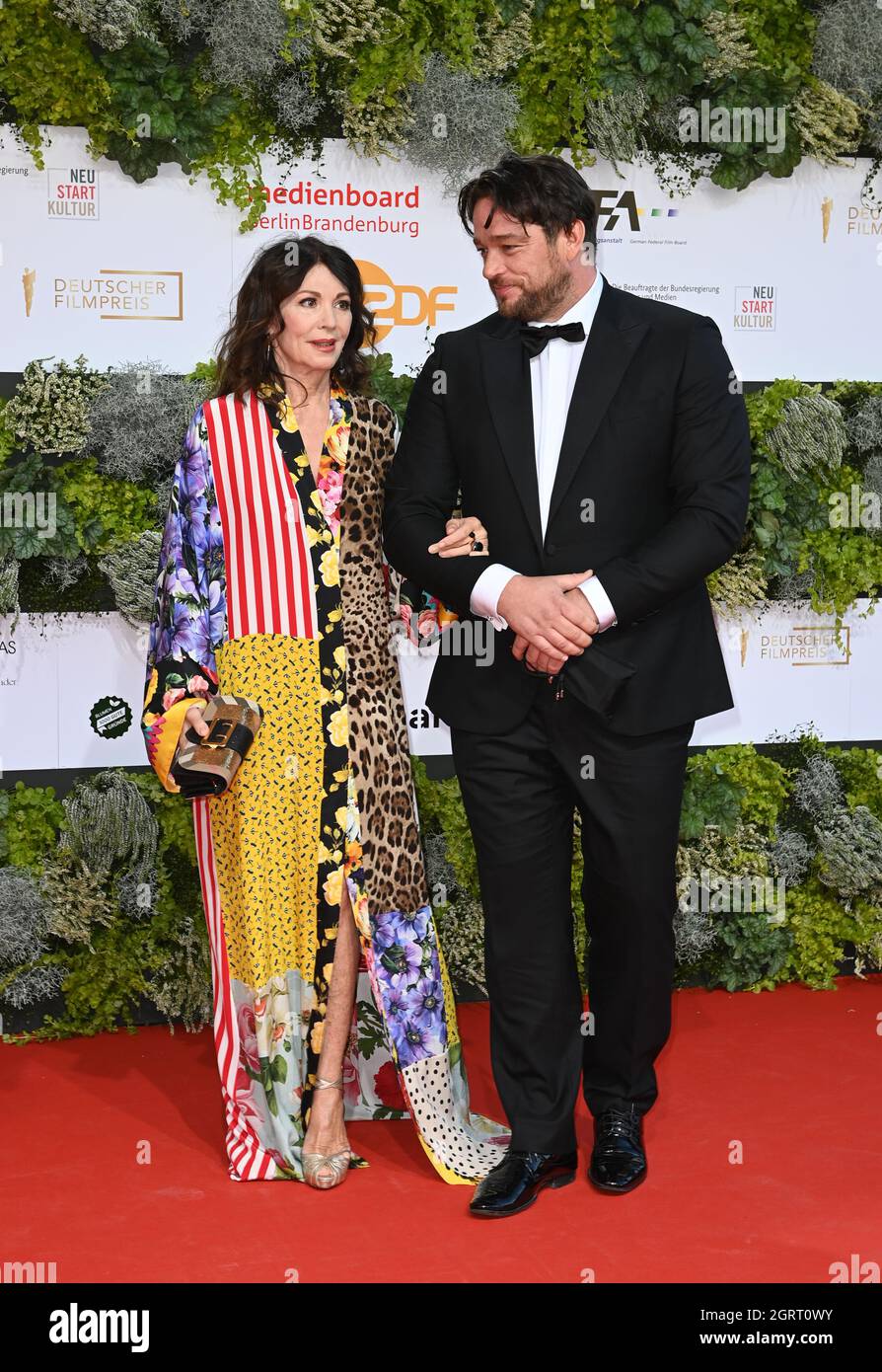 Berlin, Germany. 01st Oct, 2021. Actress Iris Berben arrives with actor