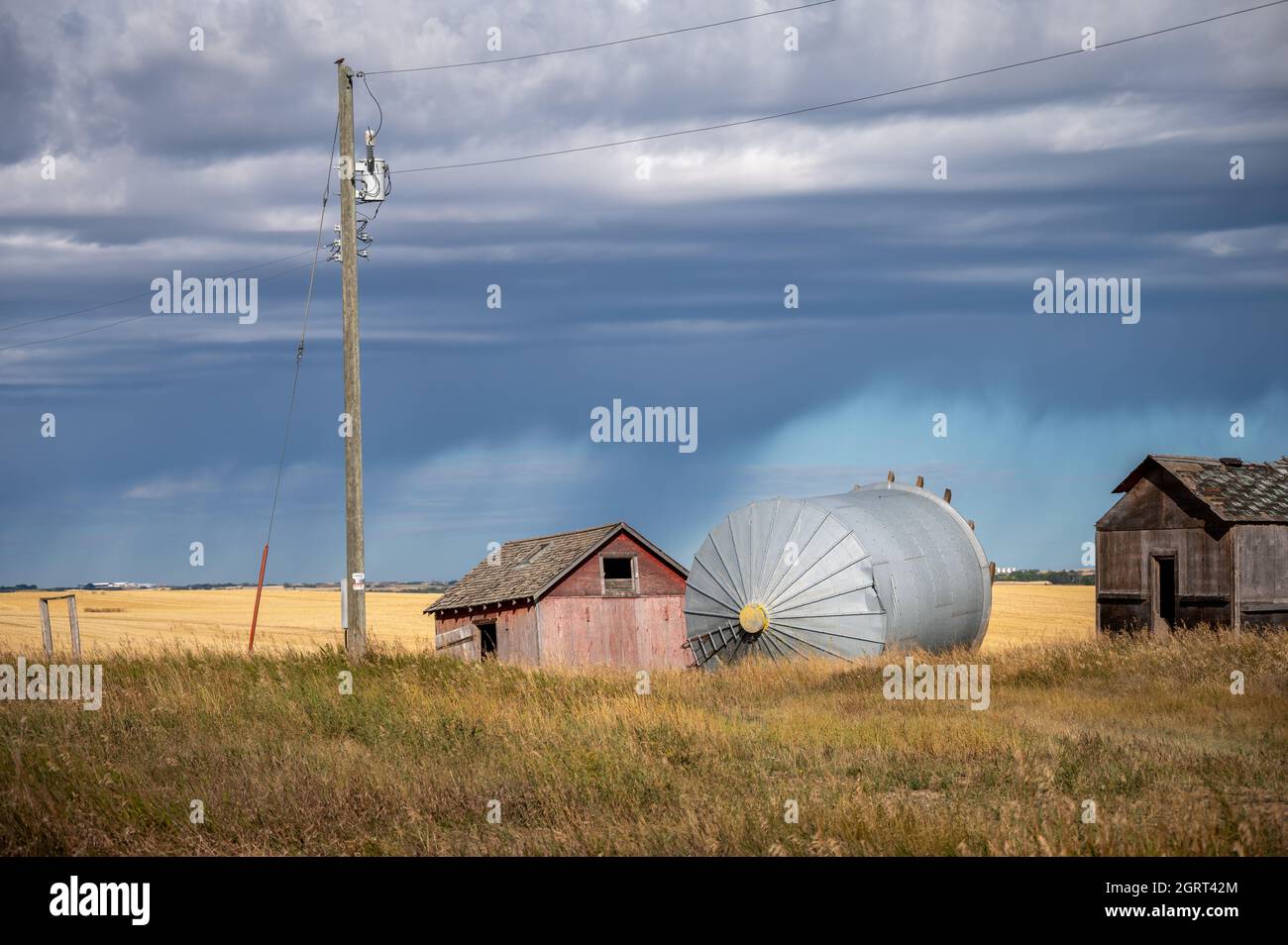 Old grain bins on the prairies of Alberta Stock Photo Alamy