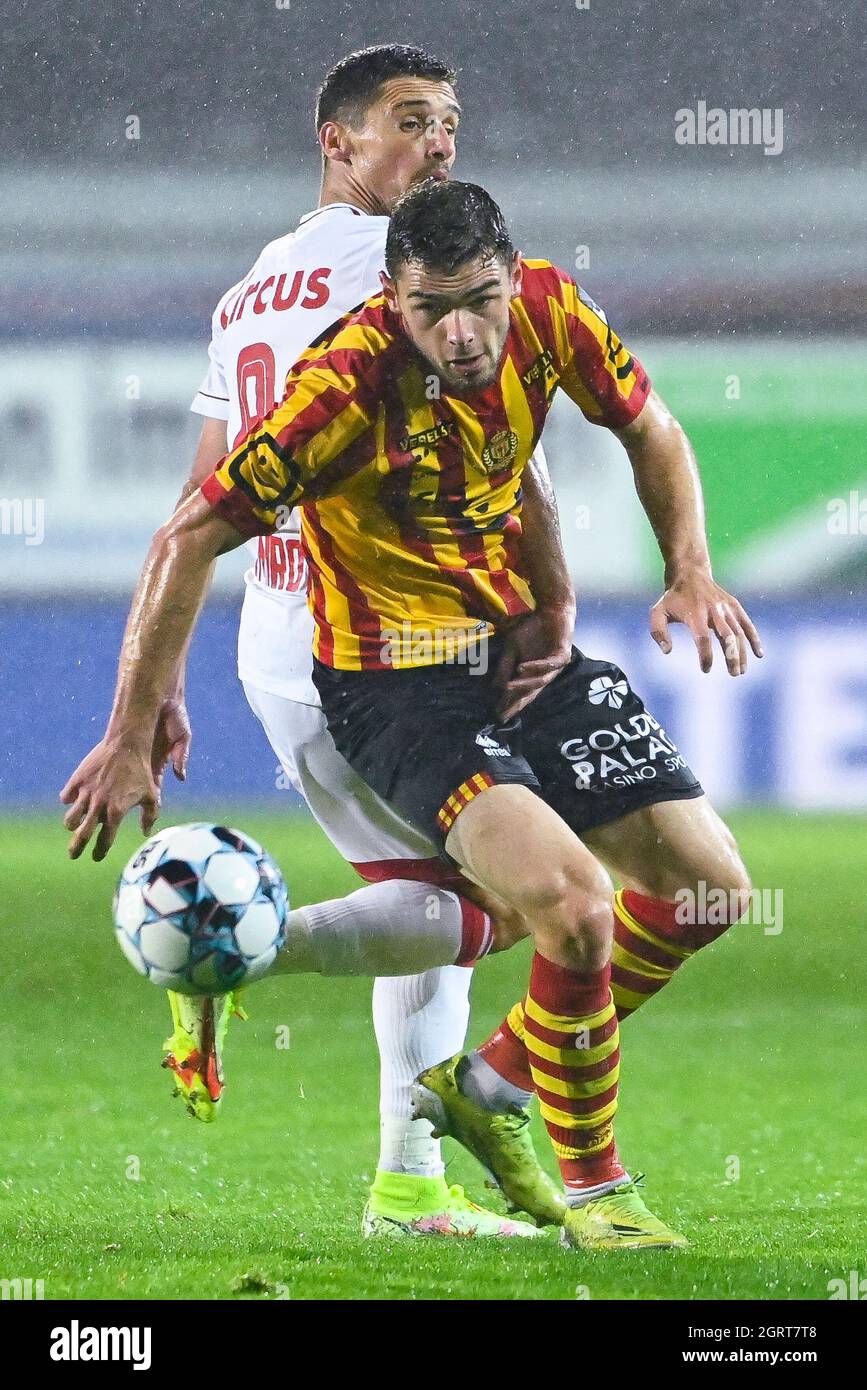 Mechelen's Hugo Cuypers and Standard's Gojko Cimirot fight for the ball during a soccer match between KV Mechelen and Standard de Liege, Friday 01 Oct Stock Photo