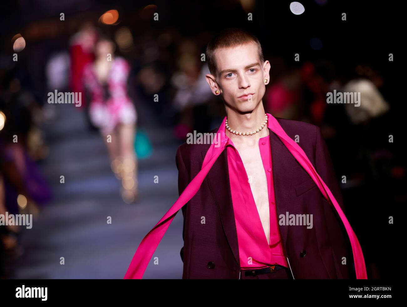 Page 2 - Valentino Paris Ready Wear Spring High Resolution Stock  Photography and Images - Alamy