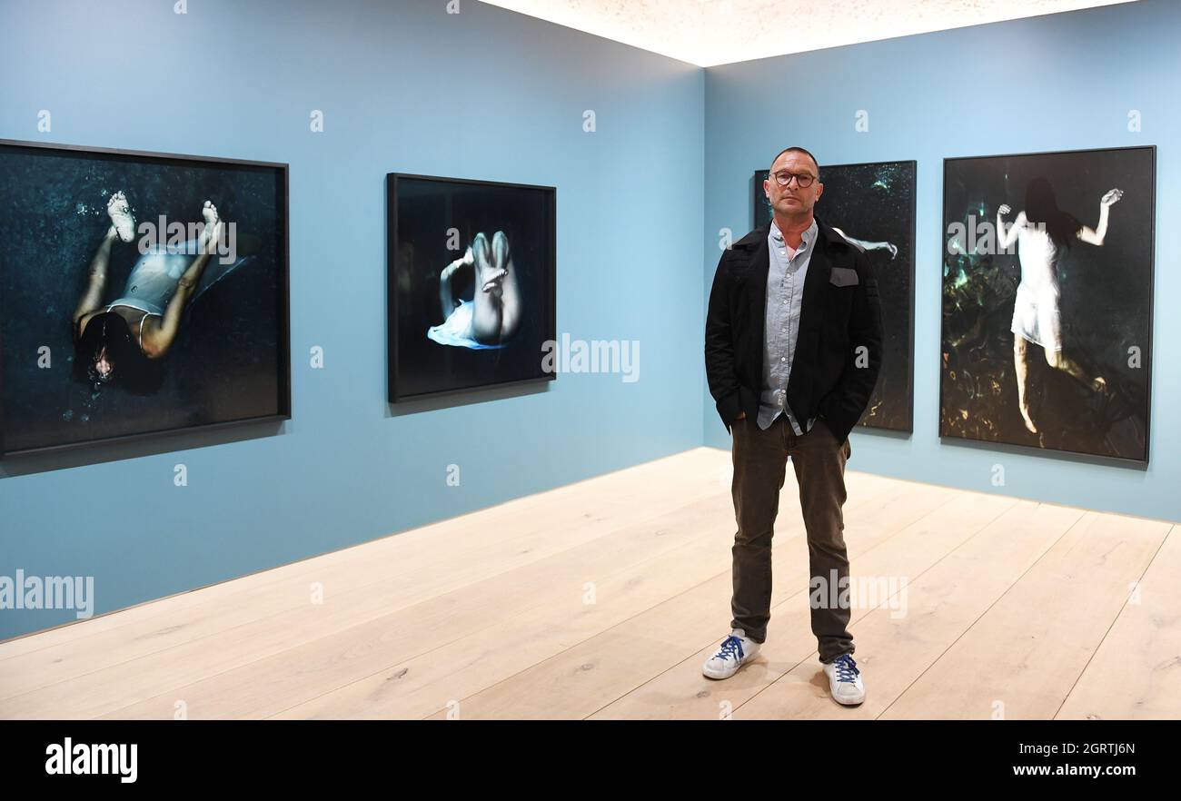 Munich, Germany. 01st Oct, 2021. Actor Thomas Kretschmann stands at the vernissage of his exhibition 'MUSE' at the Leica Gallery Munich. The series, which is on display until December 31, 2021, shows his girlfriend Brittany Rice underwater. Credit: Angelika Warmuth/dpa/Alamy Live News Stock Photo