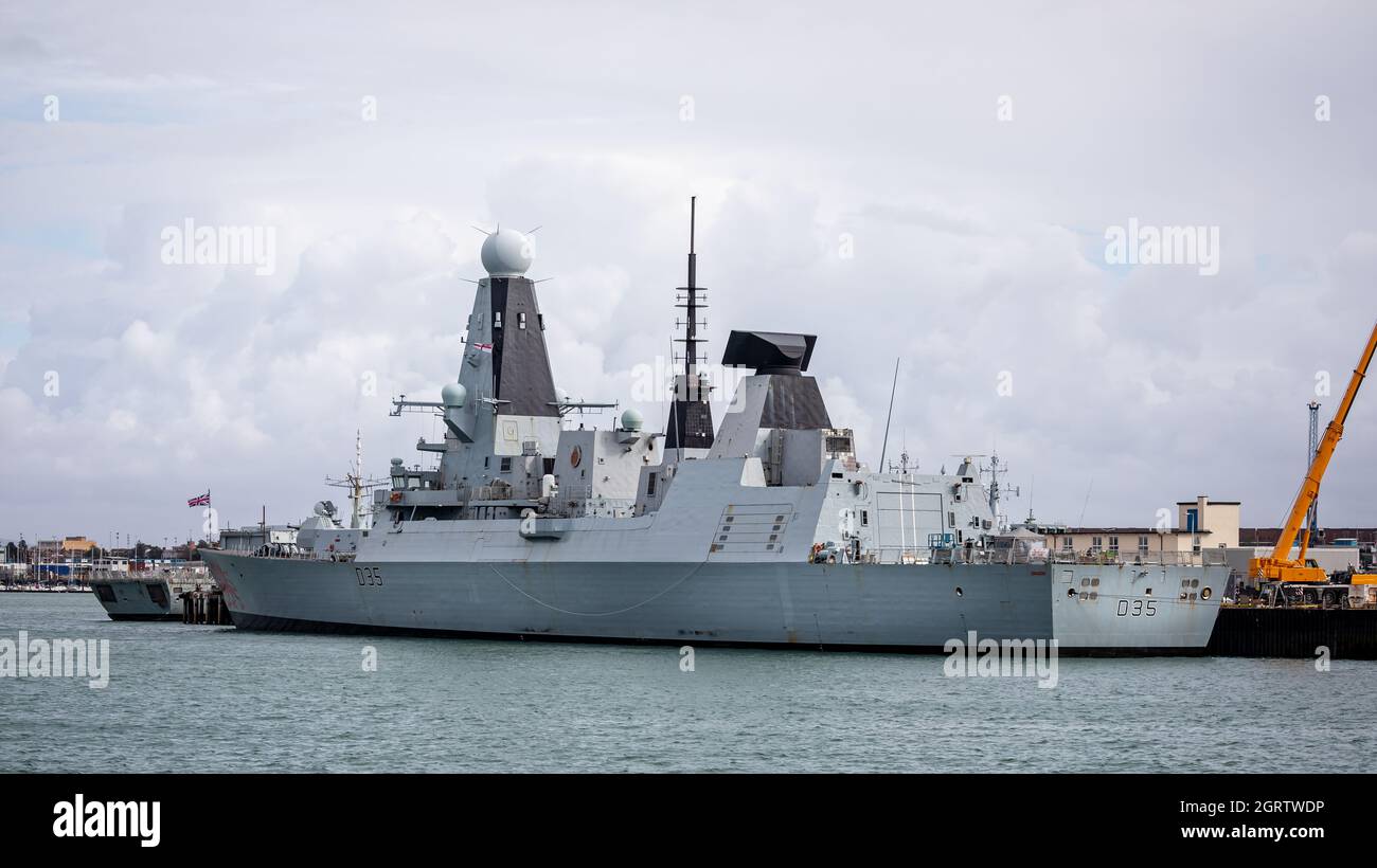 HMS Duncan, Royal Navy Type 45 Daring Class air defence Destroyer in refit at Portsmouth Dockyard in Portsmouth, Hampshire, UK on 28 September 2021 Stock Photo
