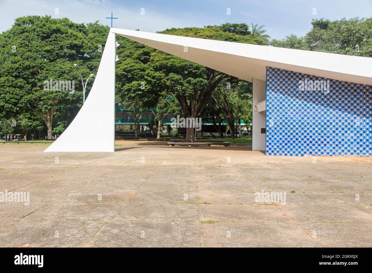 Igrejinha da 307/308 Capela Nossa Senhora de Fátima  Arquitetura Oscar Niemeyer Azulejos Athos Bulcão  Brasília Brasil  [Little Church of 307/308  Cha Stock Photo