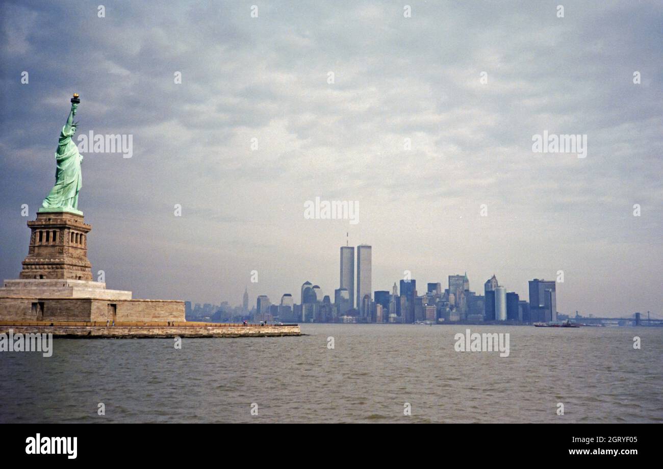 New york skyline with statue of