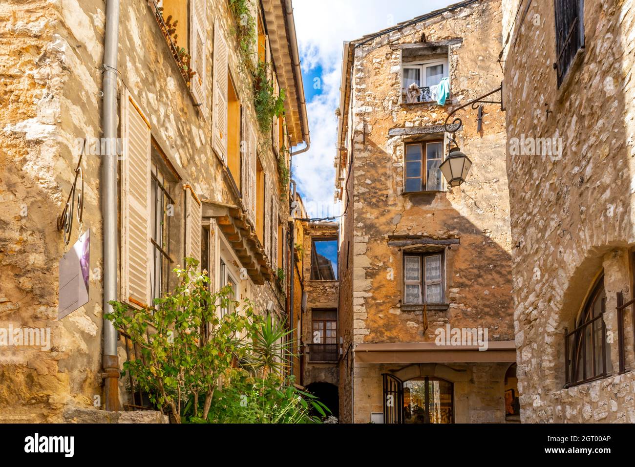 Winding street in medieval town hi-res stock photography and images - Alamy