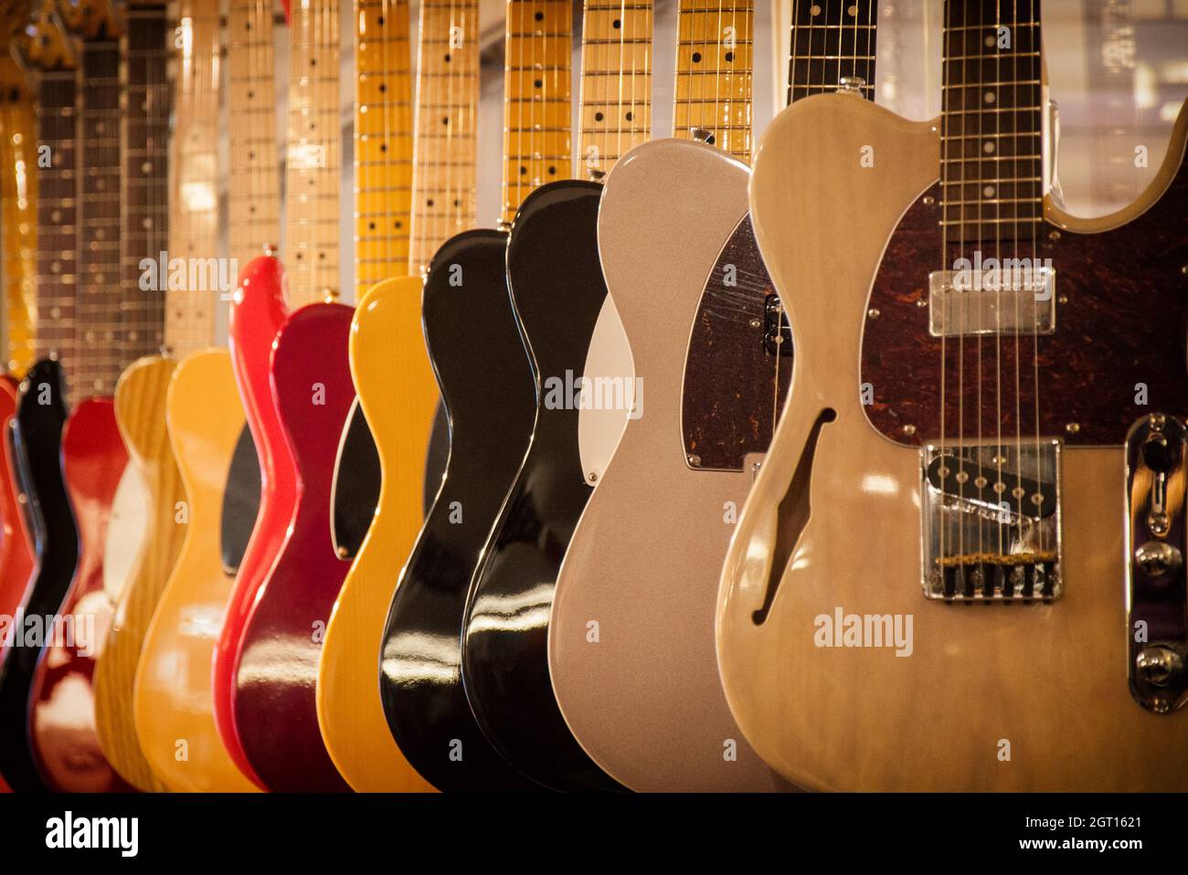 Fender bass stratocaster hires stock photography and images Alamy