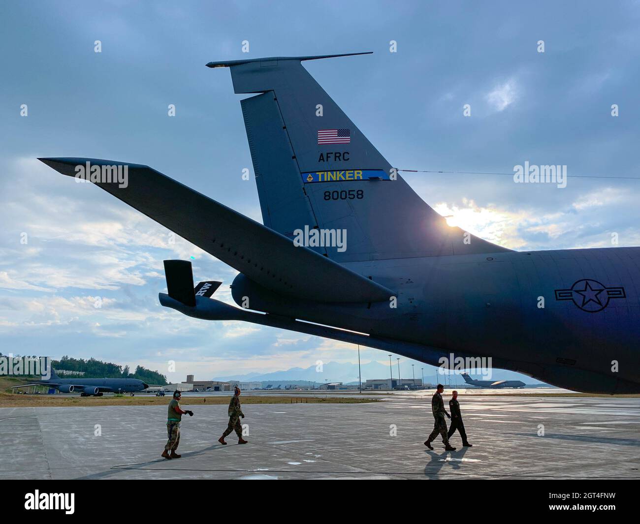 Maintenance personnel from the 507th Air Refueling Wing at Tinker Air Force Base, Oklahoma, prepare a KC-135 Stratotanker for takeoff for an aerial refueling mission at Joint Base Elmendorf-Richardson, Alaska, July 19, 2021. (U.S. Air Force photo by Tech. Sgt. Lauren Kelly) Stock Photo