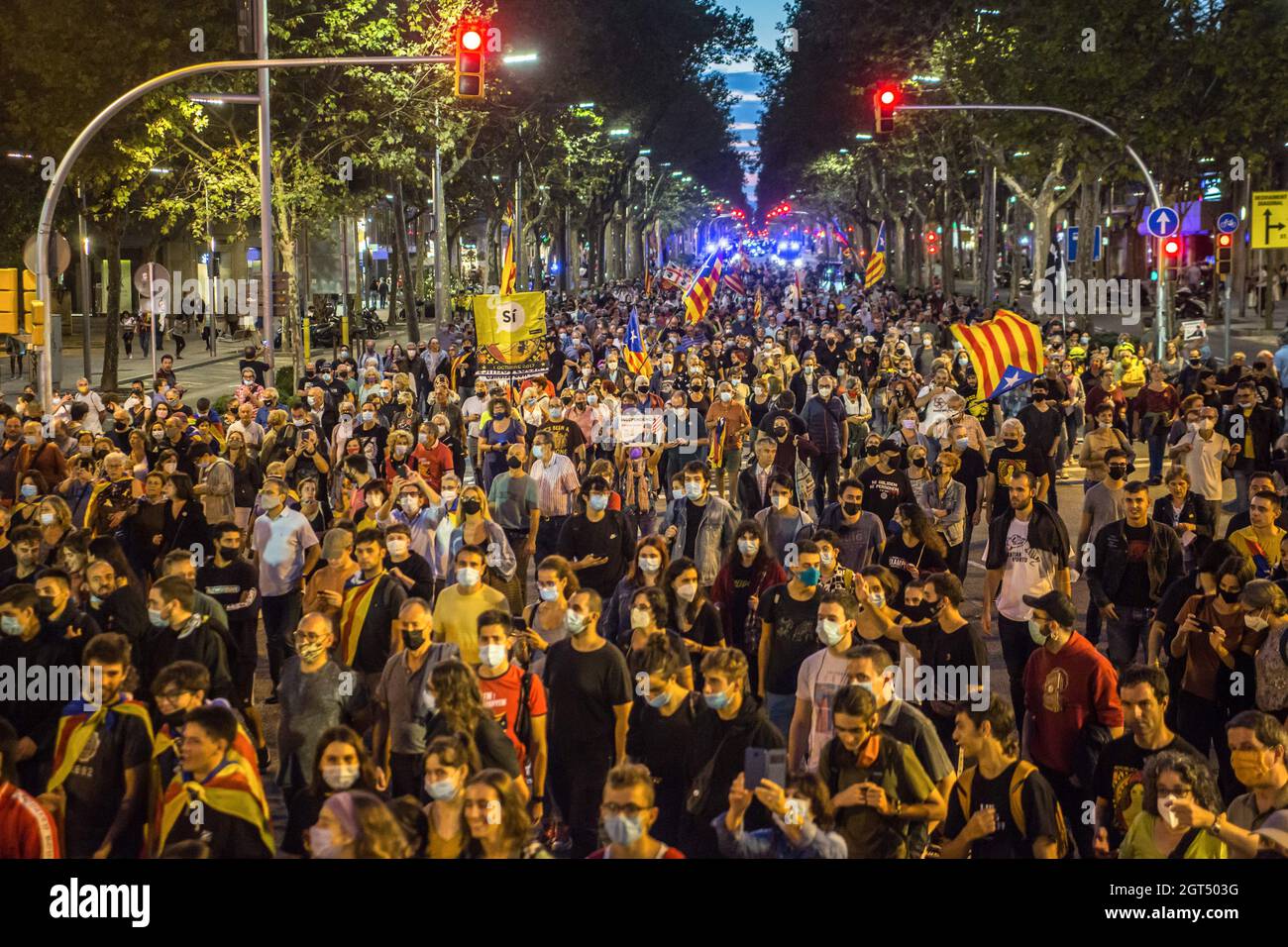 Barcelona, Spain. 01st Oct, 2021. Crowd of protesters with Catalan independence flags, during the demonstration. The activist group, CDR (Committees for the Defense of the Republic) has called a demonstration against the Spanish state and for the independence of Catalonia on October 1 the fourth anniversary of the Catalan independence referendum of 2017 (Photo by Thiago Prudencio/SOPA Images/Sipa USA) Credit: Sipa USA/Alamy Live News Stock Photo