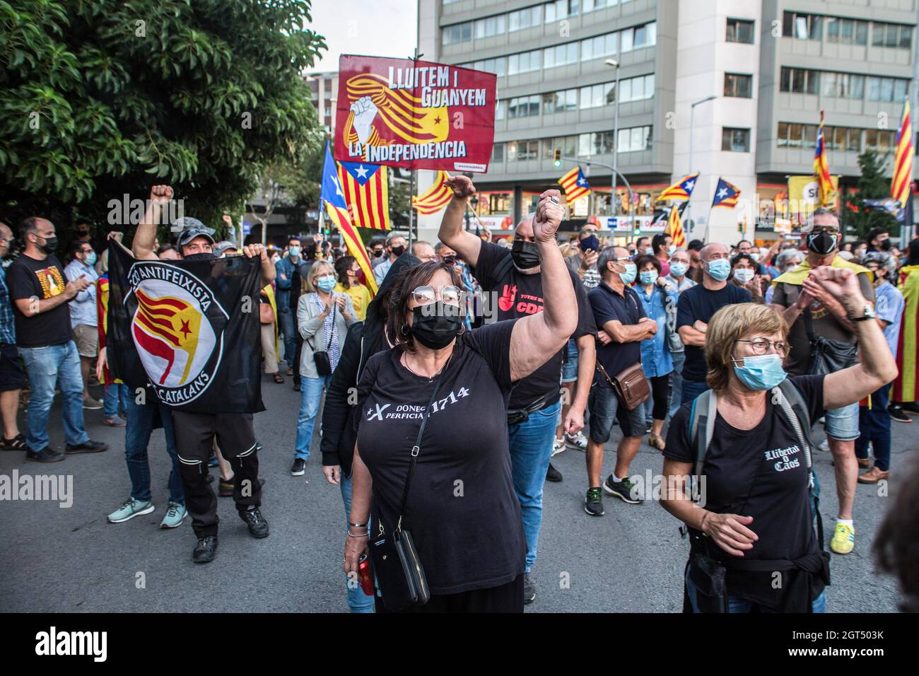 Barcelona, Spain. 01st Oct, 2021. Protesters shouting slogans and making gestures, during the demonstration. The activist group, CDR (Committees for the Defense of the Republic) has called a demonstration against the Spanish state and for the independence of Catalonia on October 1 the fourth anniversary of the Catalan independence referendum of 2017 (Photo by Thiago Prudencio/SOPA Images/Sipa USA) Credit: Sipa USA/Alamy Live News Stock Photo