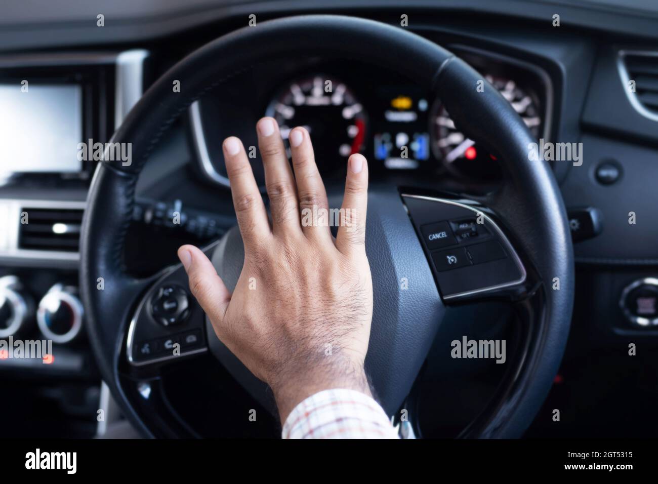 Man honking horn hires stock photography and images Alamy