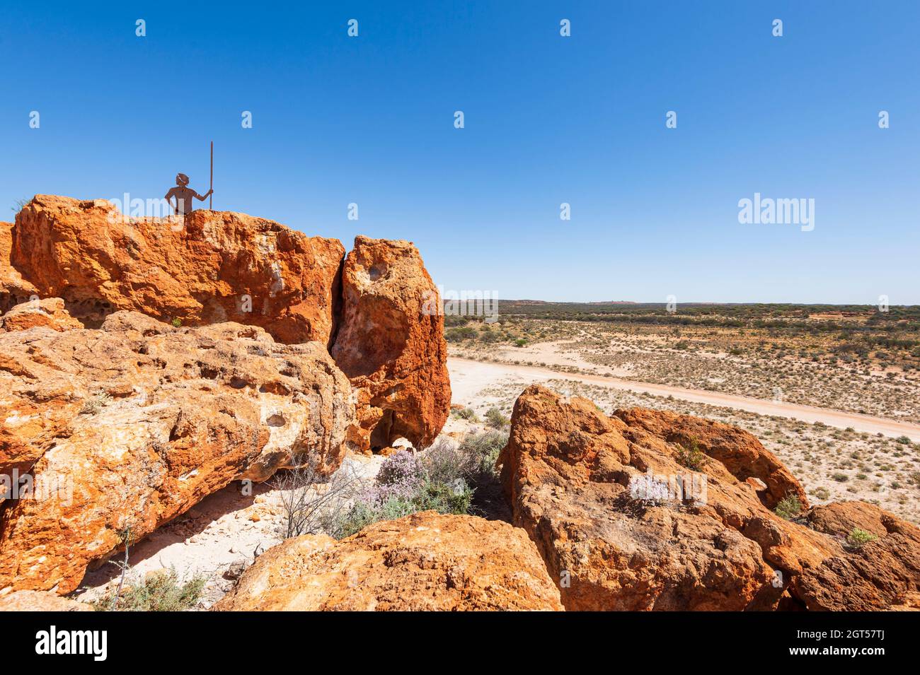 Metal statue of an Aboriginal silhouette, Granites Reserve, Mount Magnet, Western Australia, Australia Stock - Alamy