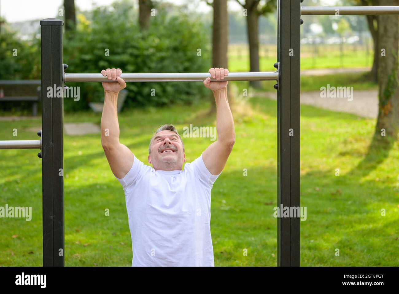 Pull up bars hi res stock photography and images Alamy