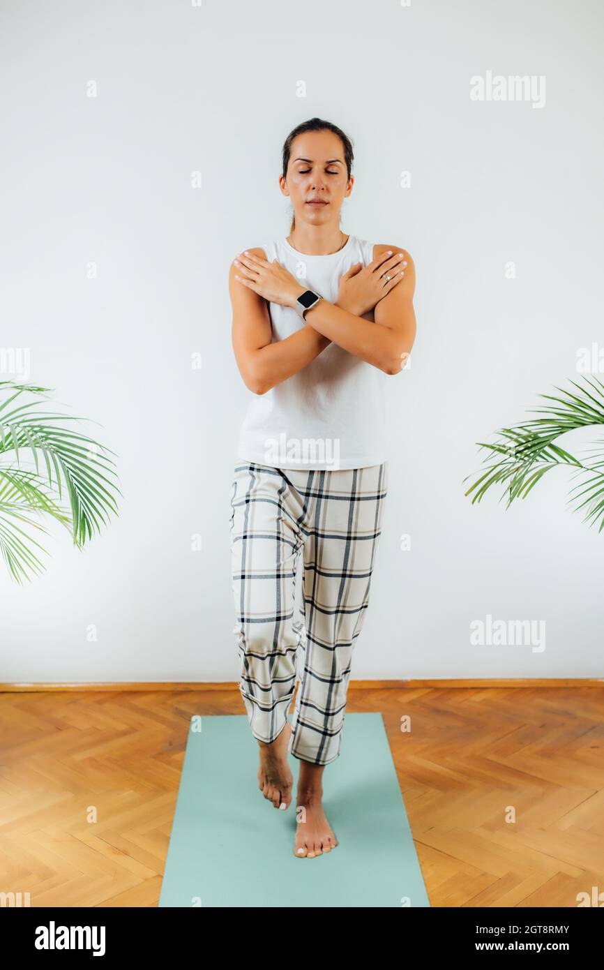 Can Standing On One Leg Improve Static Balance? – KQWEX